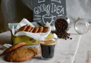 Cookies mit Kaffee und Schokolade