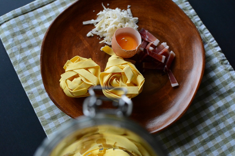 Carbonara mit Speck, Ei und Käse