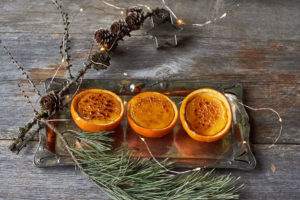 Orangencrème brûlée als weihnachtliches Dessert